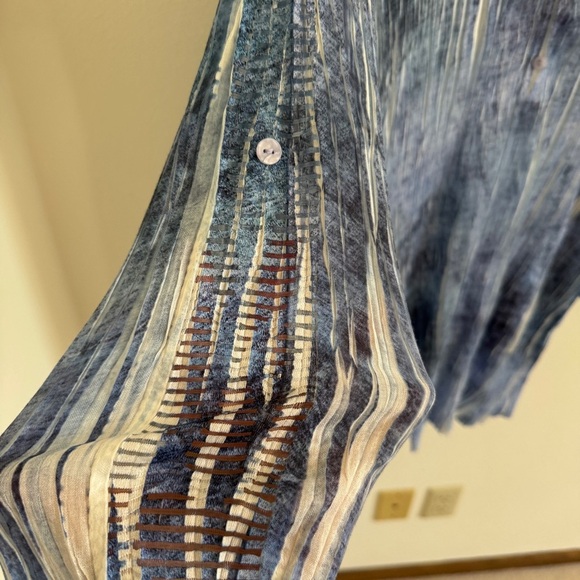 Komarov Blue and White Crinkle Plisse Tunic - Picture 7 of 11